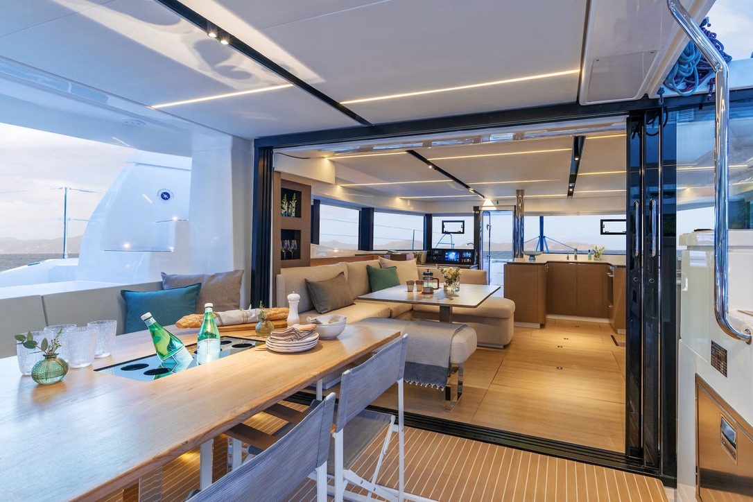 The saloon open to the sea